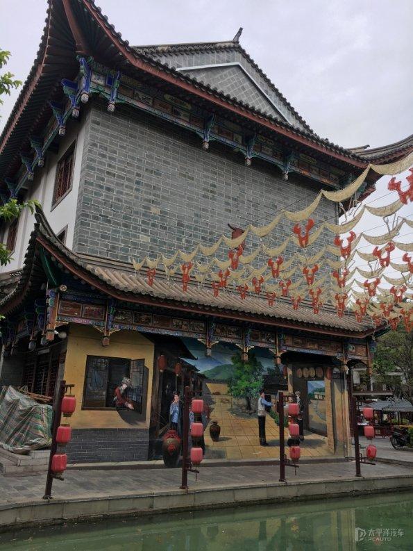 别人做一件事，不管是创业还是娶媳妇，都可以靠父母，而我在这些事情上，却一点都靠不了我的父母？游戏画面